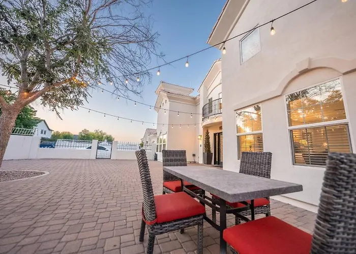 Lefairview Chateau- Pickleball Heated Pool Jacuzzi Holiday home *